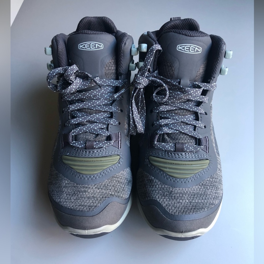 Like new~ Keen Womens Terradora Flex Mid Waterproof Hiking Boots Size: 5